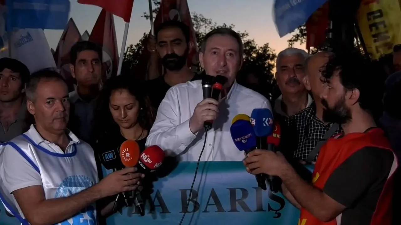 Bakırhan: Barış Fırsatını Demokrasiye Dönüştürmek Hepimizin Yükümlülüğü