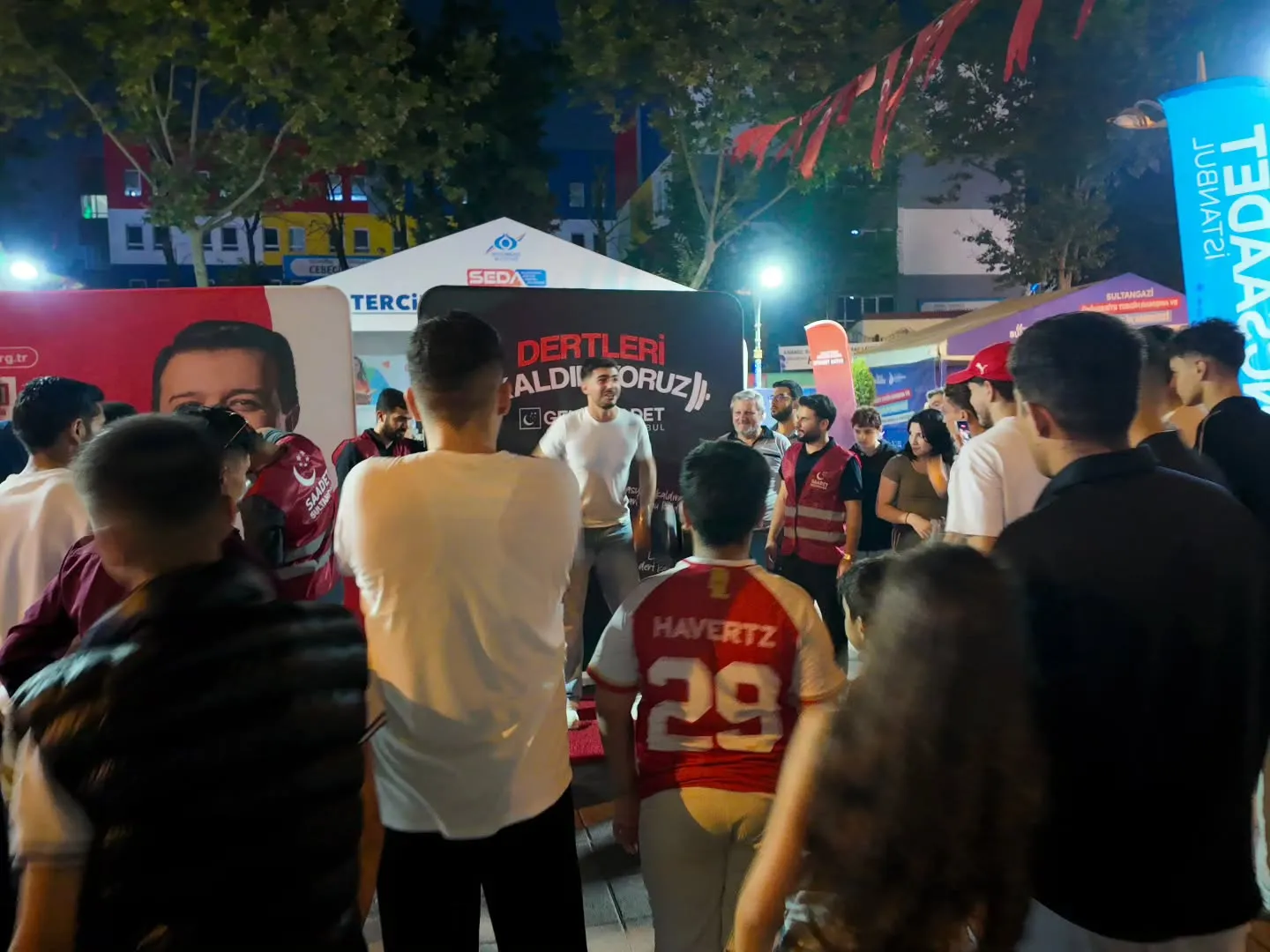 Saadet Partisi Gençlik Kolları, "Dert Halteri" ile Gençlerin Yüküne Dikkat Çekti - Fotoğraf Galerisi 1