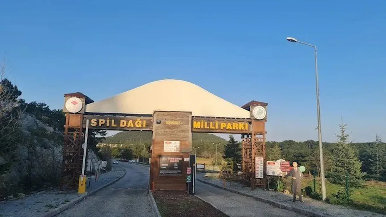Manisa'da Spil Dağı'na Gidenler Dikkat: Ateş Yakma Yasağı Geldi!
