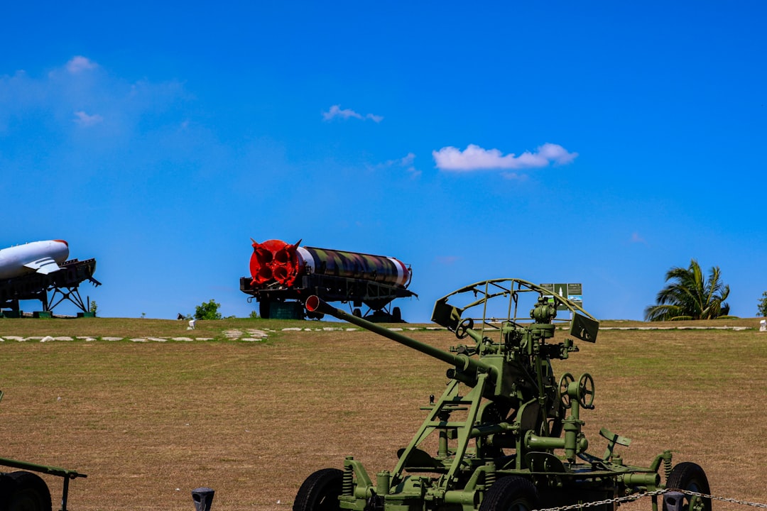 Küba bayrağı ve askeri savunma