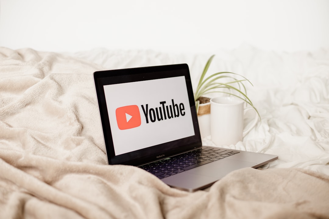 YouTube içerik oluşturucu ve hukuk belgeleri