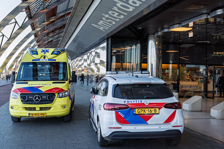 Siverek ilçesinde okul saldırısı sonrası sokakta polis ve ambulans