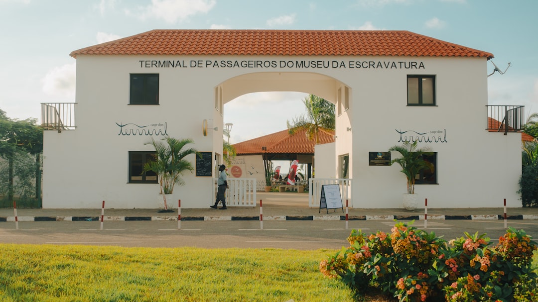 Güvenlik görevlileri okulda