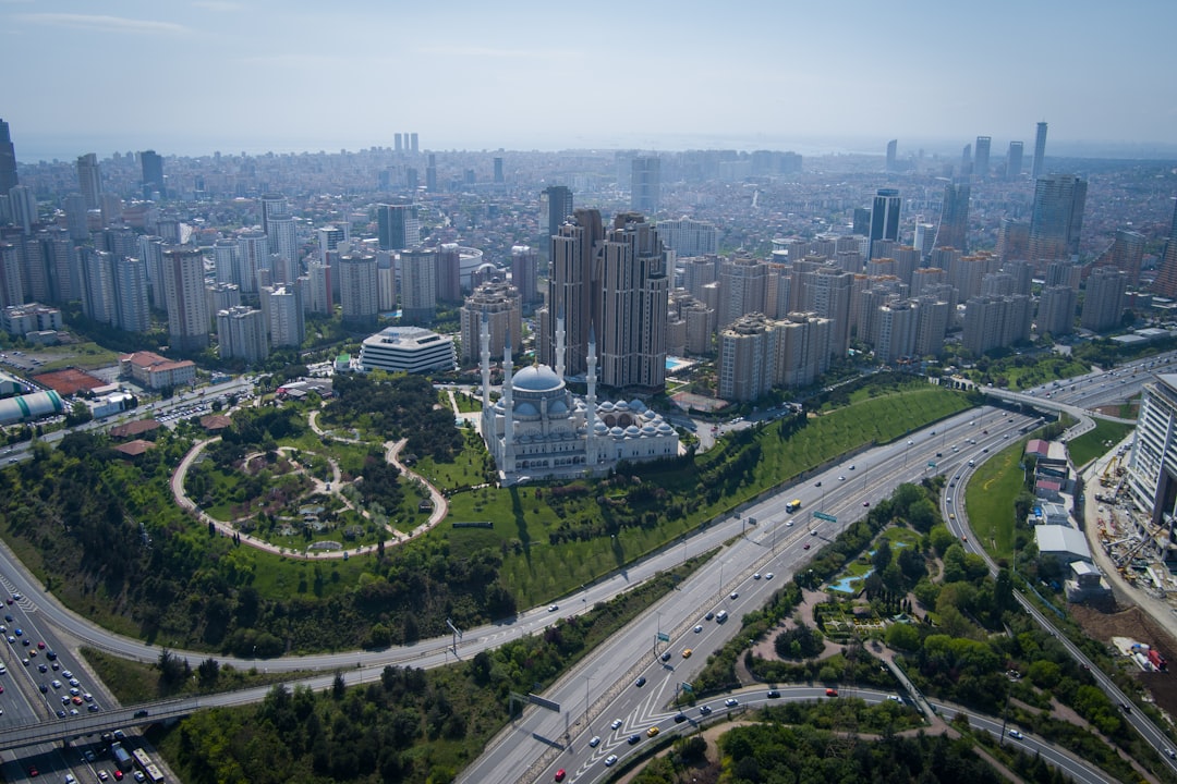 Ataşehir Belediye Başkanı Onursal Adıgüzel'in görevden uzaklaştırılması