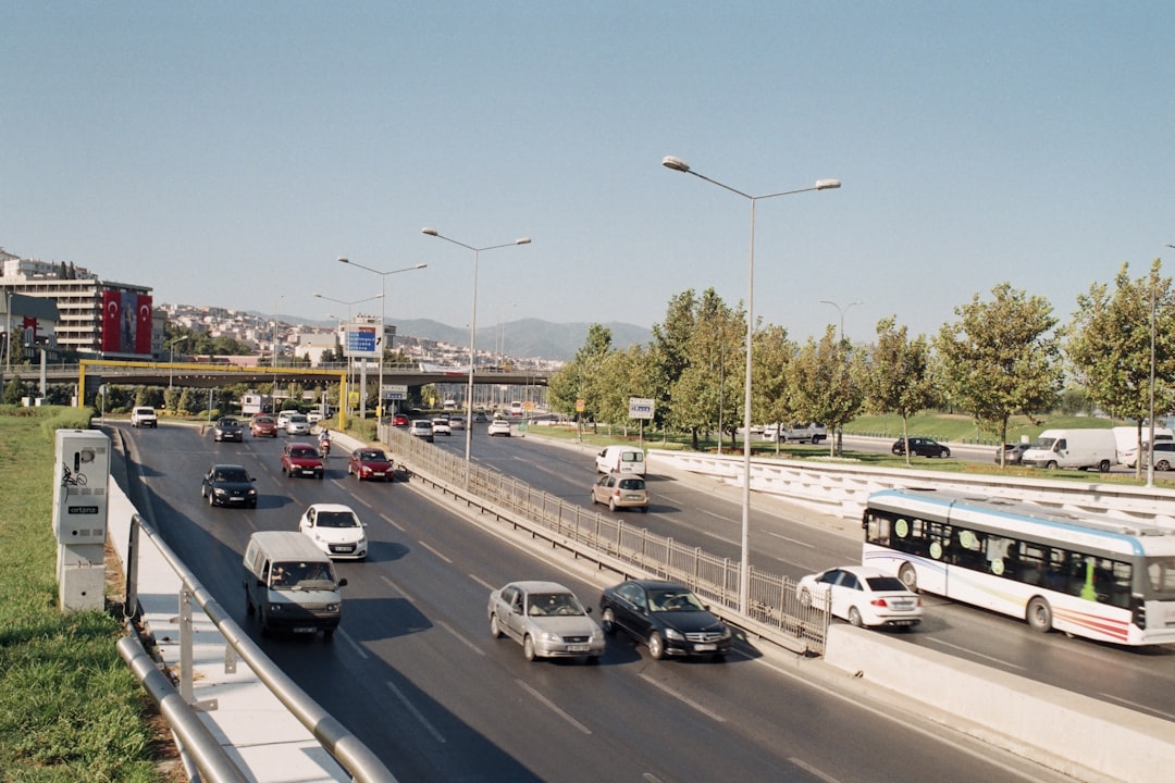 İZBAN istasyonunda yoğun yolcu akışı