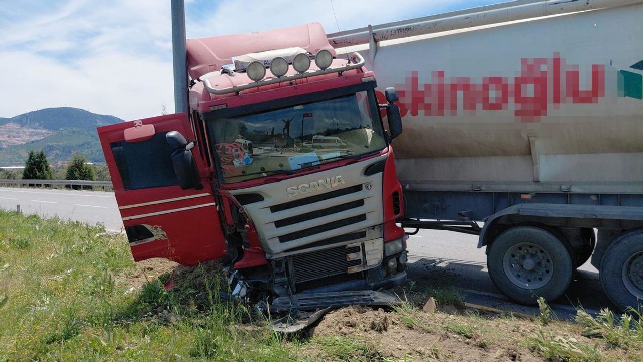 Manisa Kırkağaç'ta Feci Kaza: 1 Ölü, 4 Yaralı!