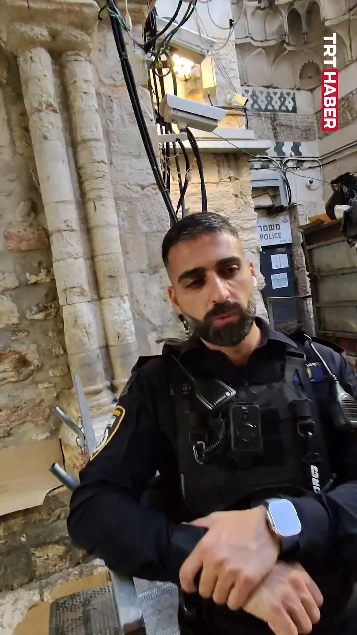 İşgalci İsrail polisleri Türk vatandaşının Mescid-i Aksa'ya girmesini engelledi.